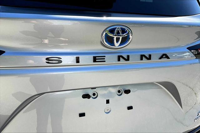 Photo of 2023 Celestial Silver Metallic Toyota Sienna