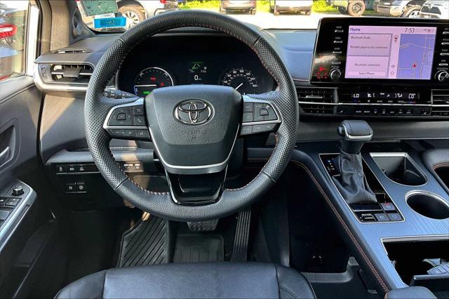 Photo of 2023 Celestial Silver Metallic Toyota Sienna