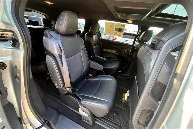 Photo of 2023 Celestial Silver Metallic Toyota Sienna