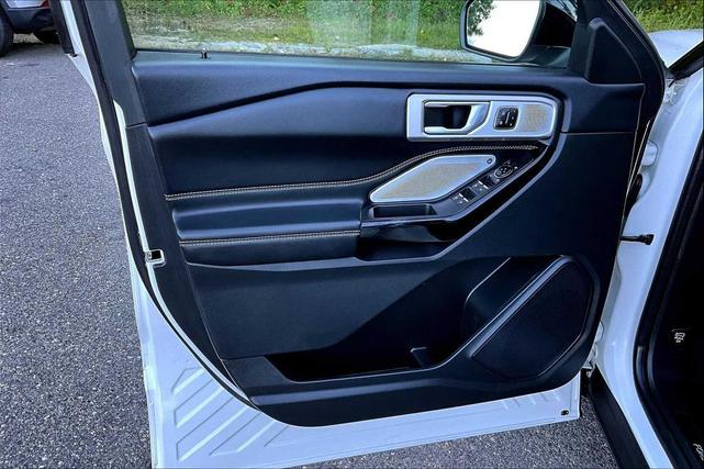 Photo of 2023 Star White Metallic Tri-Coat Ford Explorer