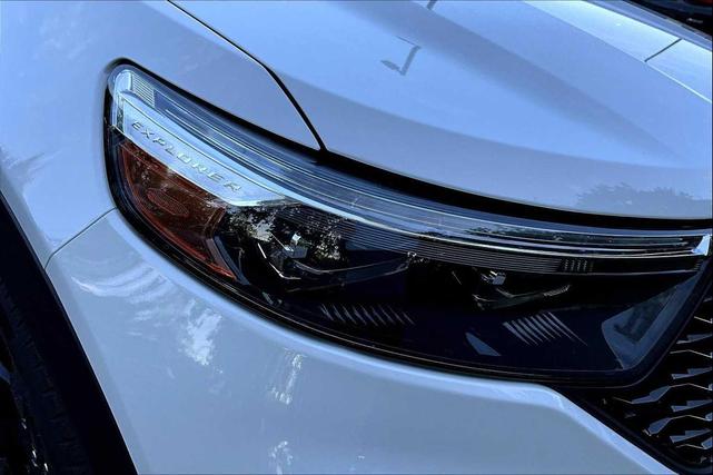 Photo of 2023 Star White Metallic Tri-Coat Ford Explorer