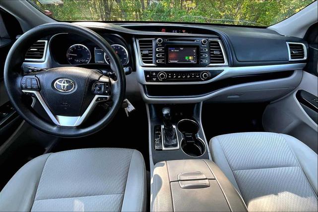 Photo of 2018 Celestial Silver Metallic Toyota Highlander