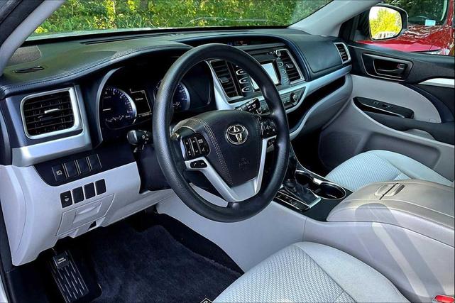 Photo of 2018 Celestial Silver Metallic Toyota Highlander