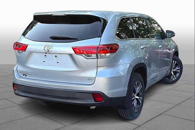 Photo of 2018 Celestial Silver Metallic Toyota Highlander