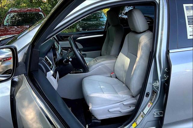 Photo of 2018 Celestial Silver Metallic Toyota Highlander