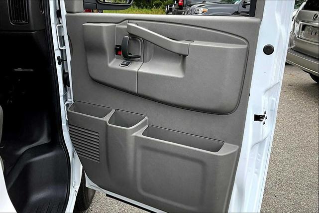 Photo of 2025 Summit White Chevrolet Express 3500