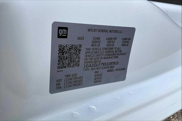 Photo of 2025 Summit White Chevrolet Express 3500