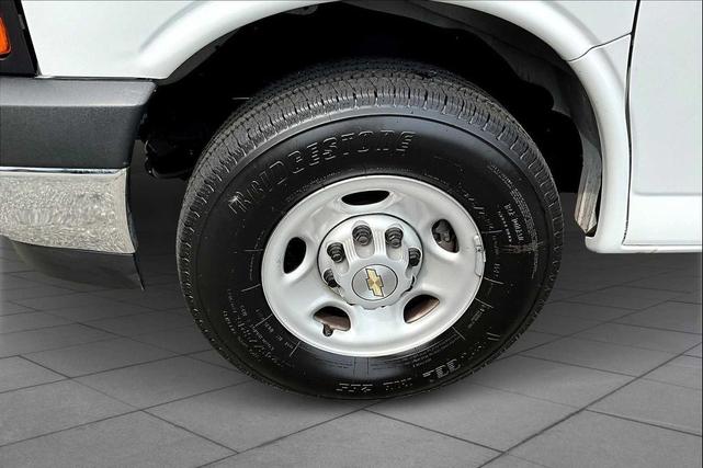 Photo of 2025 Summit White Chevrolet Express 3500