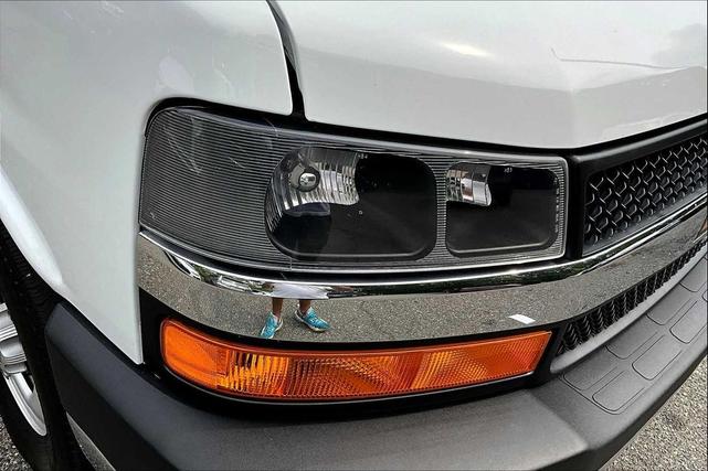 Photo of 2025 Summit White Chevrolet Express 3500