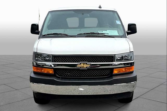 Photo of 2025 Summit White Chevrolet Express 3500