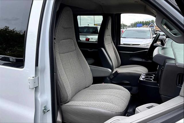 Photo of 2025 Summit White Chevrolet Express 3500