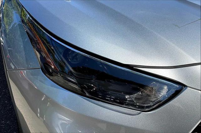 Photo of 2024 Celestial Silver Metallic Toyota Highlander Hybrid