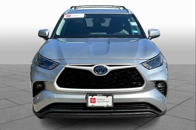 Photo of 2024 Celestial Silver Metallic Toyota Highlander Hybrid
