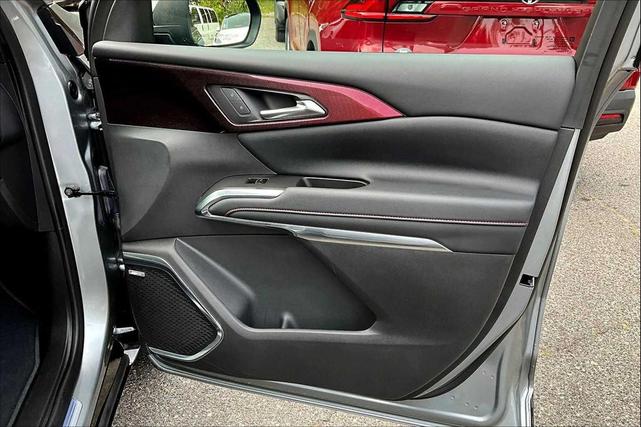 Photo of 2025 Sterling Gray Metallic Chevrolet Traverse
