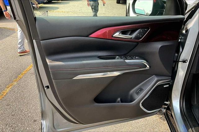 Photo of 2025 Sterling Gray Metallic Chevrolet Traverse