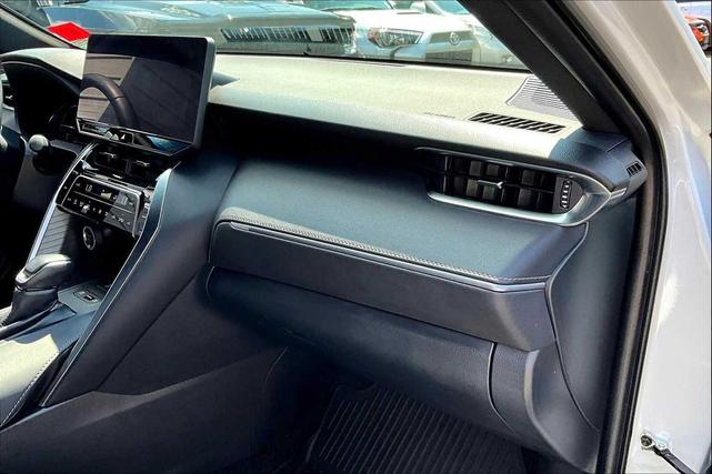 Photo of 2024 Wind Chill Pearl Toyota Venza