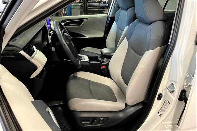 Photo of 2023 Ice Cap Toyota RAV4
