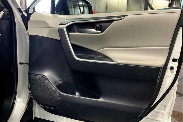 Photo of 2023 Ice Cap Toyota RAV4