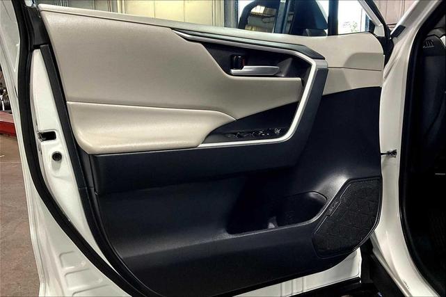 Photo of 2023 Ice Cap Toyota RAV4