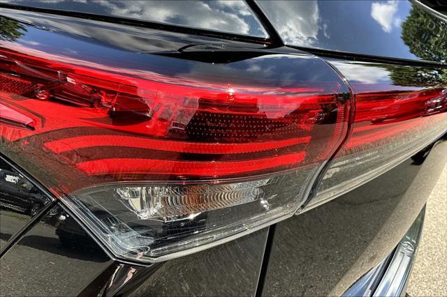 Photo of 2022 Midnight Black Metallic Toyota Highlander