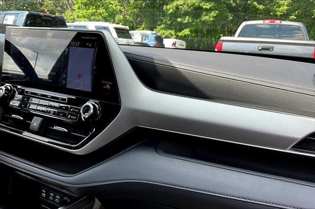 Photo of 2022 Midnight Black Metallic Toyota Highlander