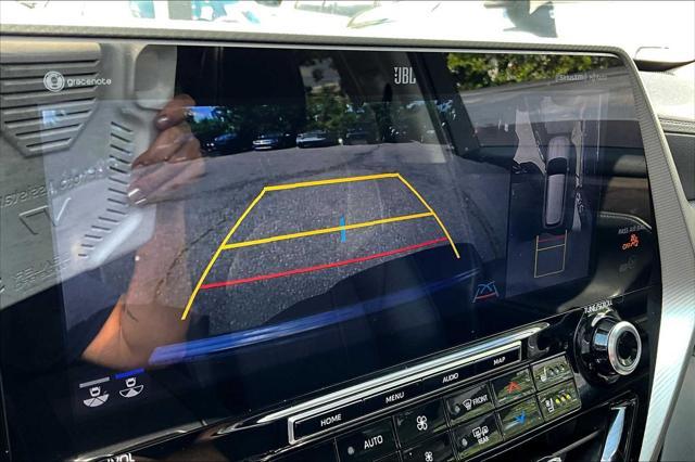 Photo of 2022 Midnight Black Metallic Toyota Highlander