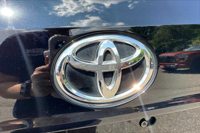 Photo of 2022 Midnight Black Metallic Toyota Highlander