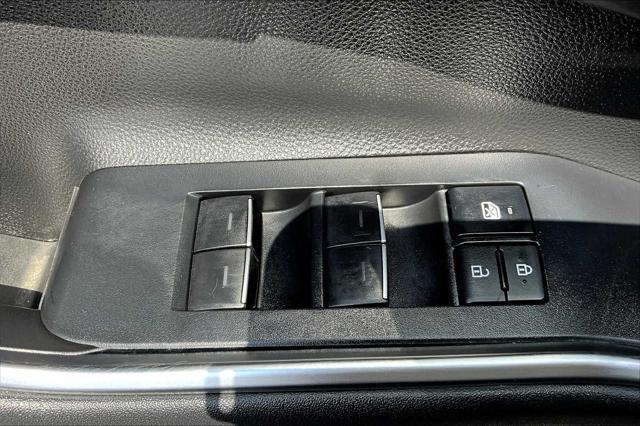 Photo of 2022 Midnight Black Metallic Toyota Highlander