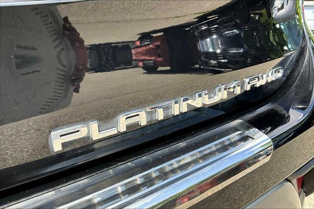 Photo of 2022 Midnight Black Metallic Toyota Highlander