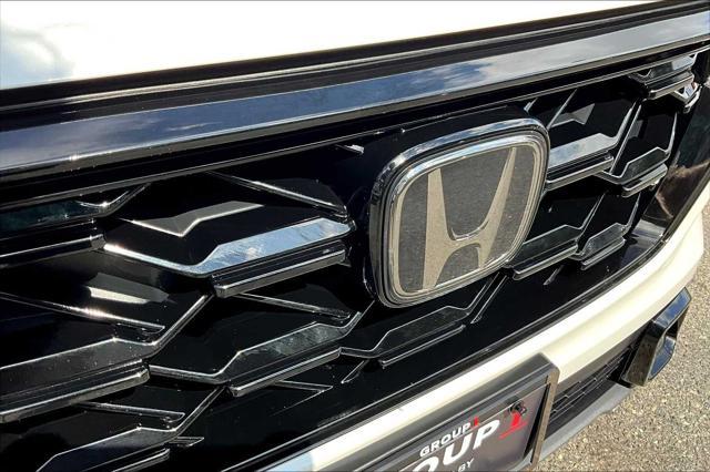 Photo of 2023 Platinum White Pearl Honda CR-V Hybrid