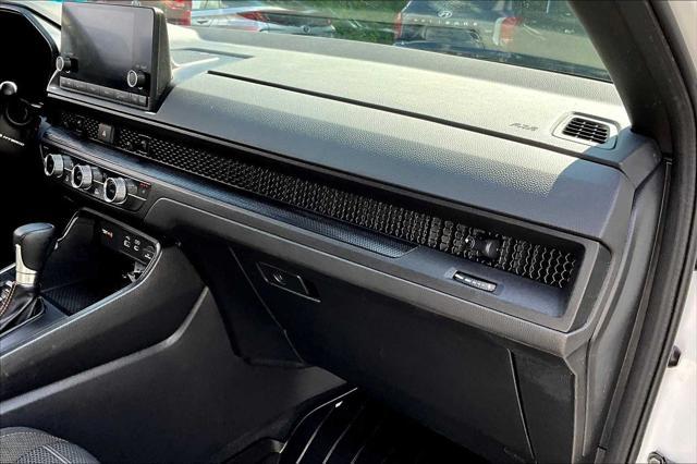 Photo of 2023 Platinum White Pearl Honda CR-V Hybrid