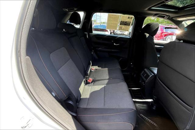 Photo of 2023 Platinum White Pearl Honda CR-V Hybrid