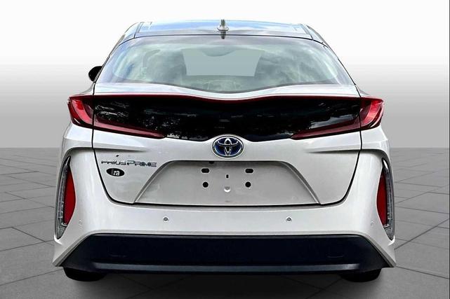 Photo of 2018 Titanium Glow Toyota Prius Prime