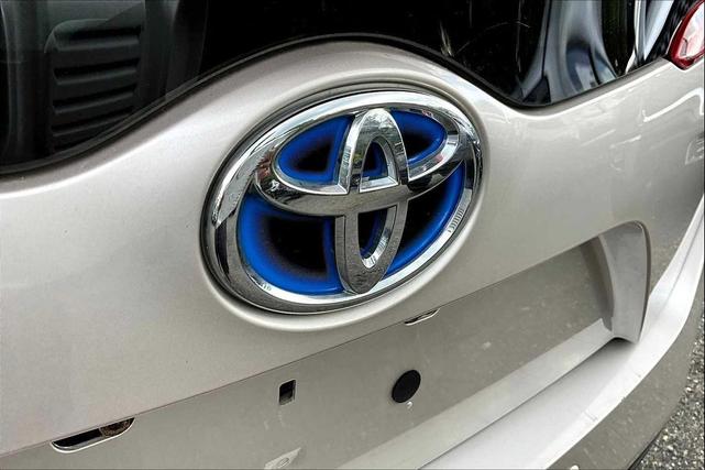 Photo of 2018 Titanium Glow Toyota Prius Prime