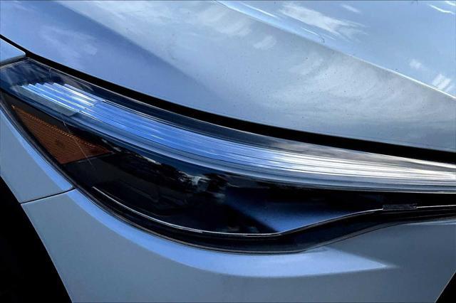 Photo of 2025 White Toyota Corolla Cross