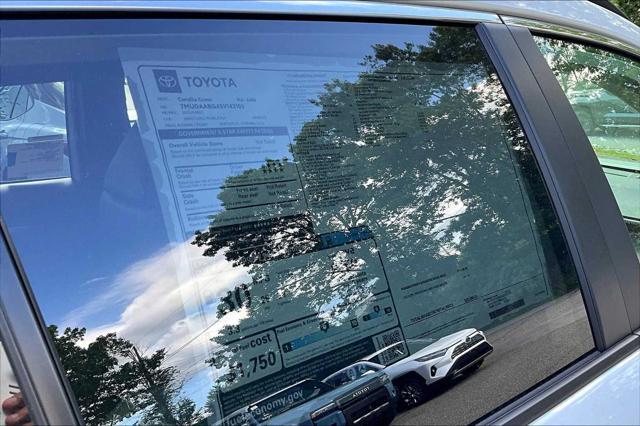 Photo of 2025 White Toyota Corolla Cross