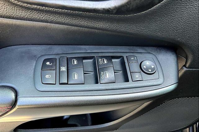 Photo of 2021 Diamond Black Crystal Pearlcoat Jeep Cherokee