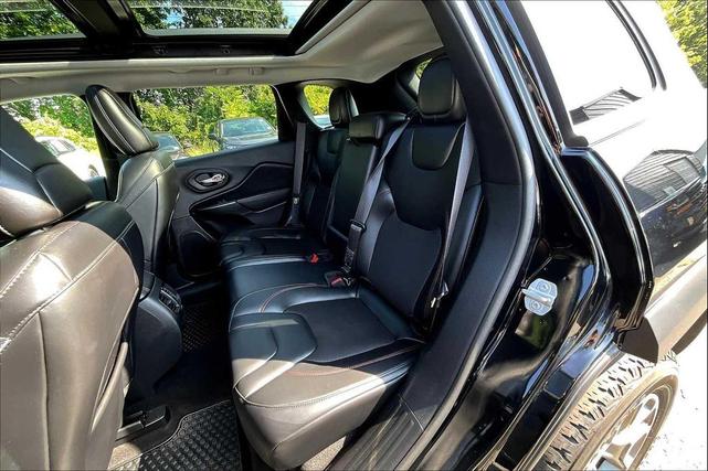 Photo of 2021 Diamond Black Crystal Pearlcoat Jeep Cherokee