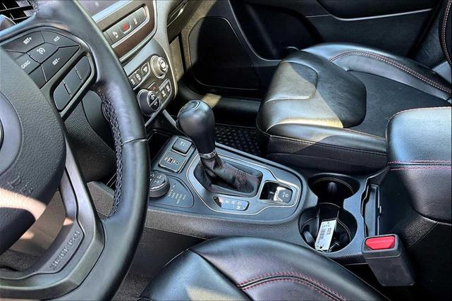Photo of 2021 Diamond Black Crystal Pearlcoat Jeep Cherokee