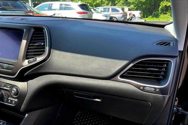 Photo of 2021 Diamond Black Crystal Pearlcoat Jeep Cherokee