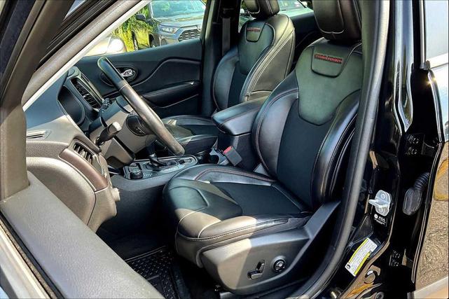 Photo of 2021 Diamond Black Crystal Pearlcoat Jeep Cherokee