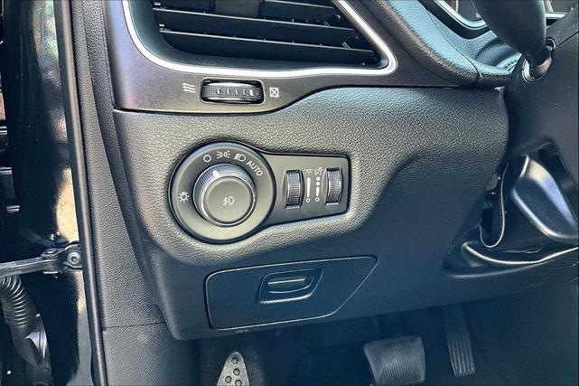 Photo of 2021 Diamond Black Crystal Pearlcoat Jeep Cherokee