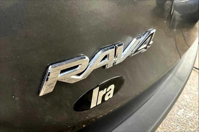 Photo of 2015 Magnetic Gray Metallic Toyota RAV4