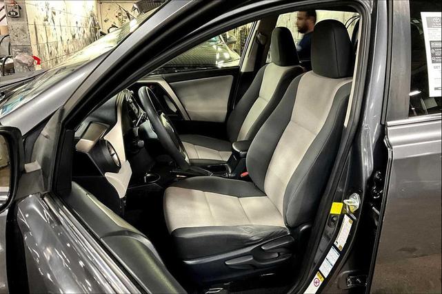 Photo of 2015 Magnetic Gray Metallic Toyota RAV4