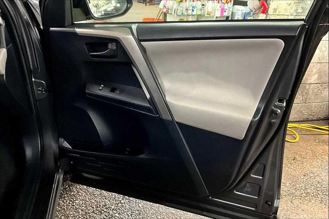 Photo of 2015 Magnetic Gray Metallic Toyota RAV4