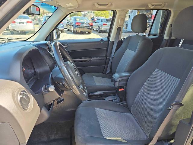 Photo of 2017 Black Clearcoat Jeep Patriot