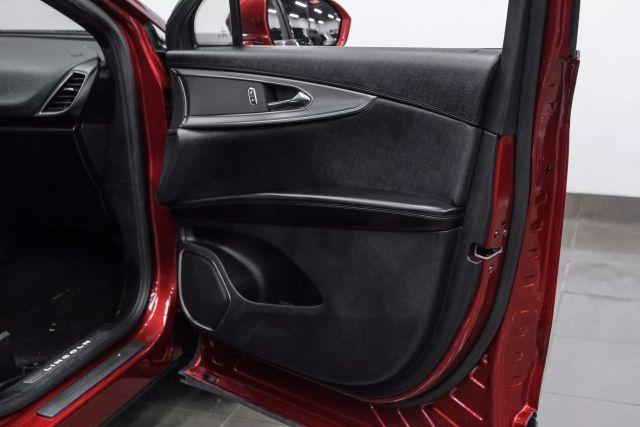 Photo of 2019 Red Lincoln Nautilus