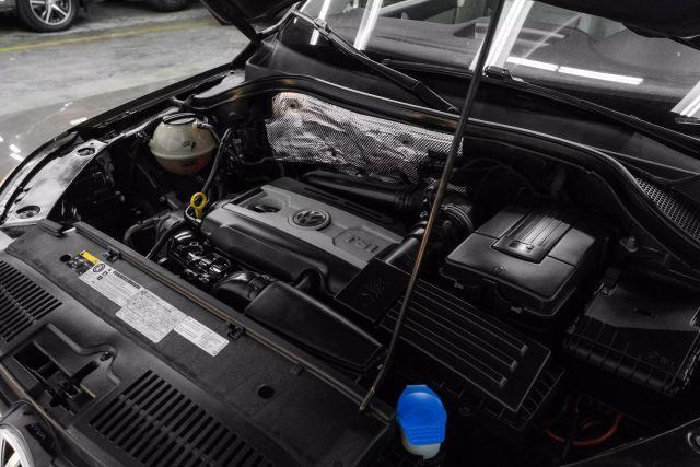 Photo of 2016 Deep Black Pearl Effect Volkswagen Tiguan