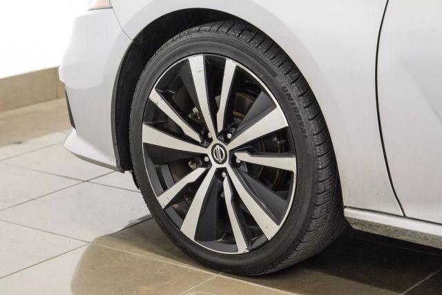Photo of 2022 Silver Nissan Altima
