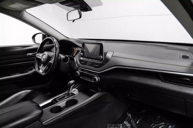 Photo of 2022 Silver Nissan Altima